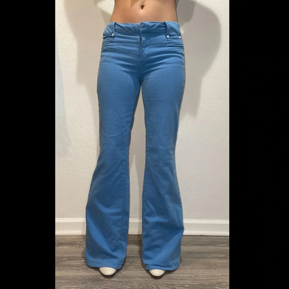 Joe’s jeans stretch flared bell bottom jeans in Malibu. Size 27 - Picture 4 of 16